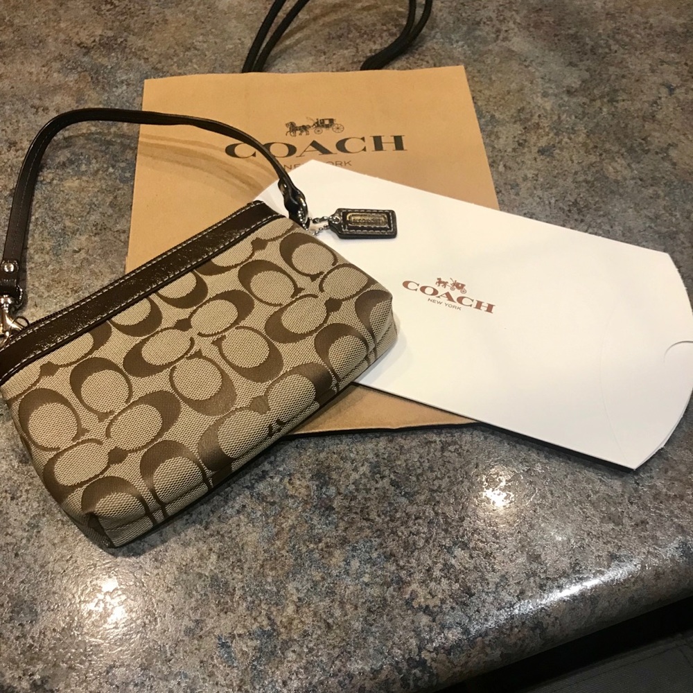 Coach Wristlet - Excellent condition